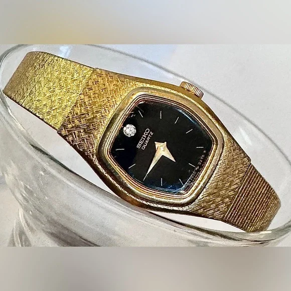 Vintage Seiko Women 2B20-5059 Diamond Accent Gold Tone Quartz 17mm Watch 6 1/4
